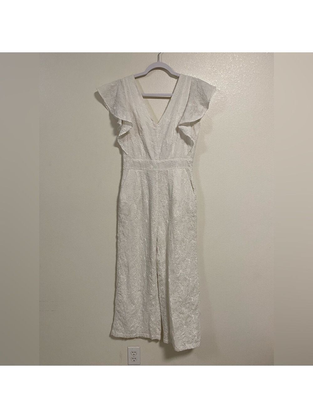 Vineyard Vines Jumpsuit women’s Size 2 White Bahamian Floral Eyelet jumpsuit